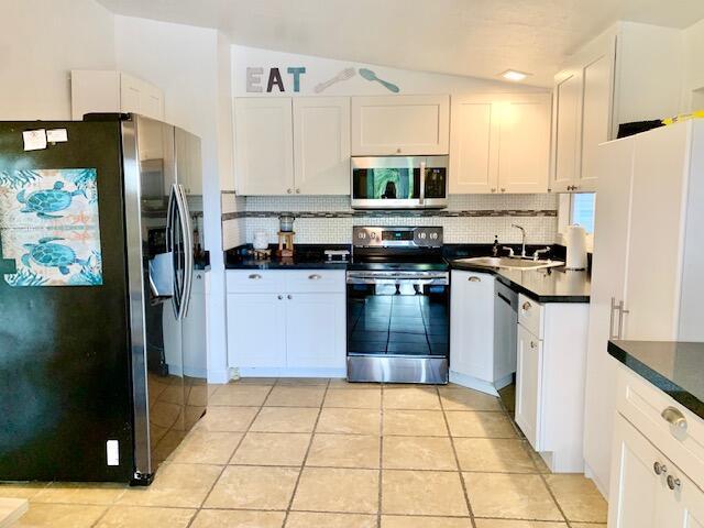 Image 4: KITCHEN..