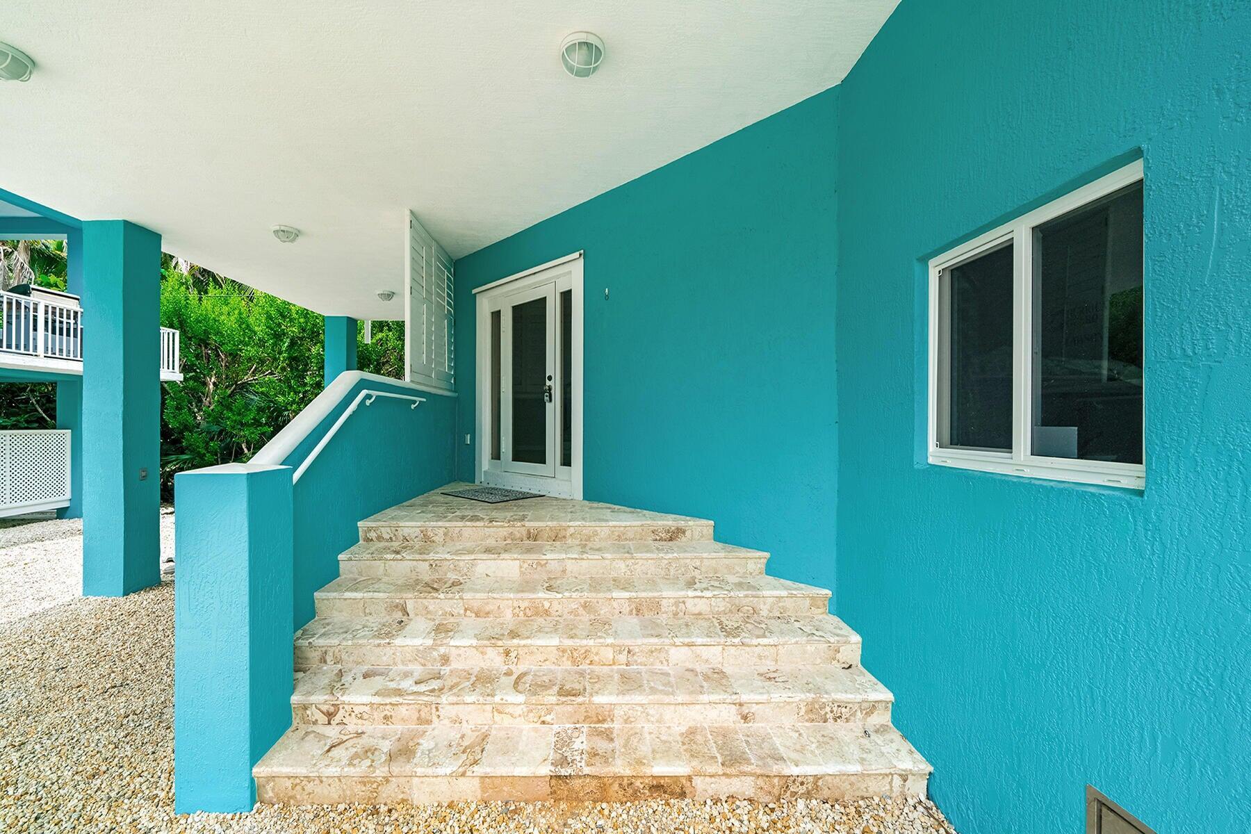 Image 4: entrance 2