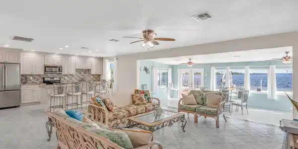 Image 3: Open Floor Plan