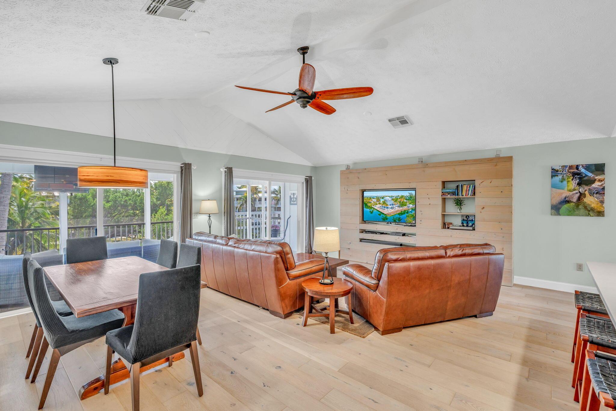 Image 3: Open Floor Plan