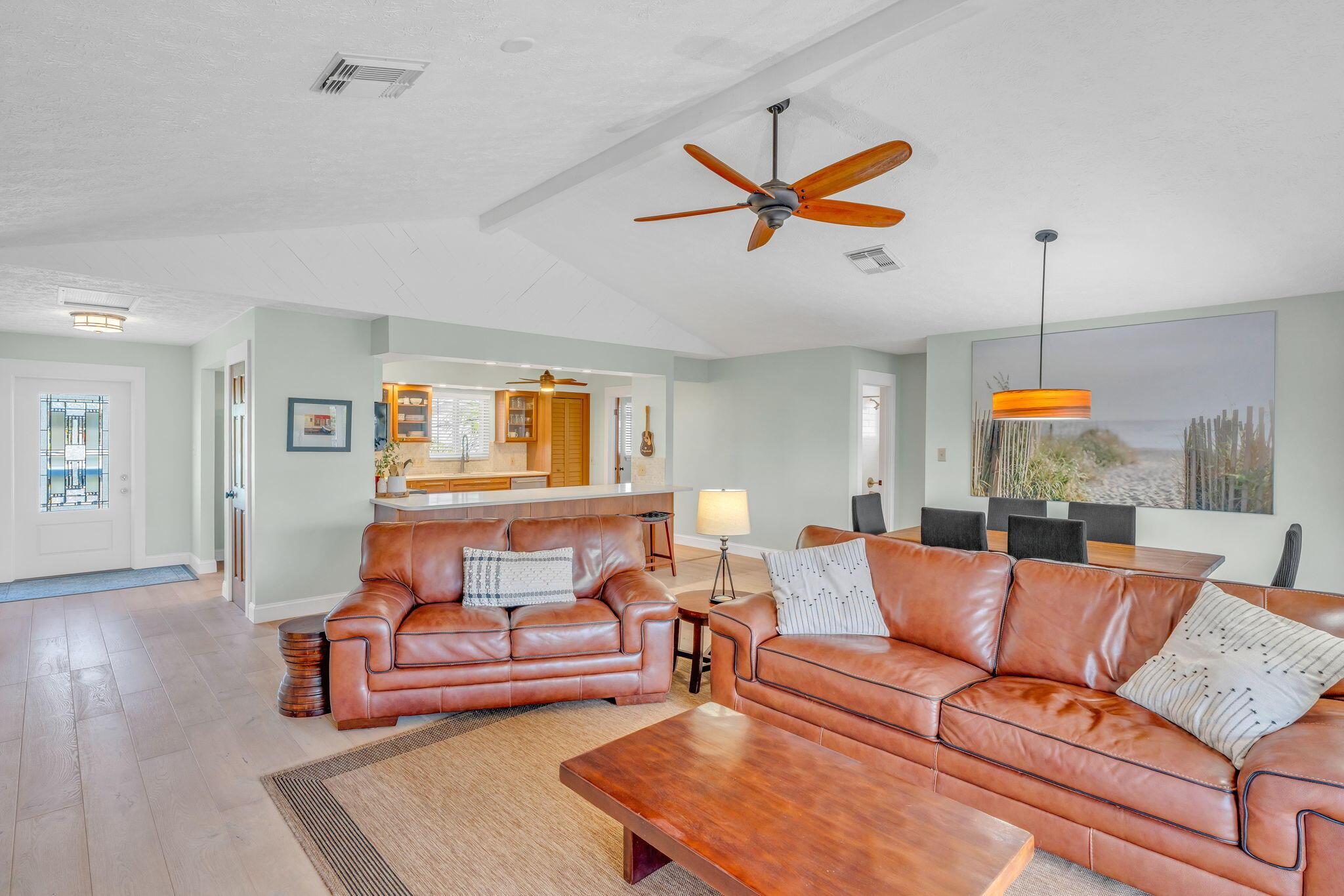 Image 4: Open Floor Plan