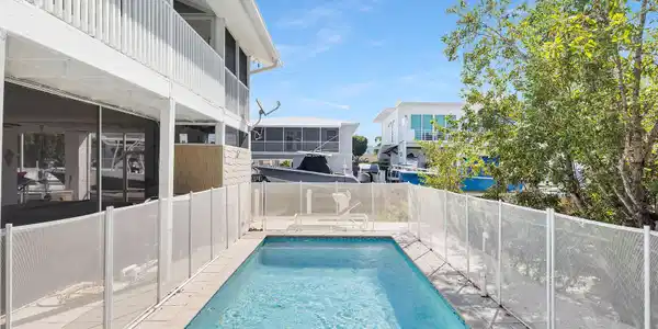Image 4: Pool