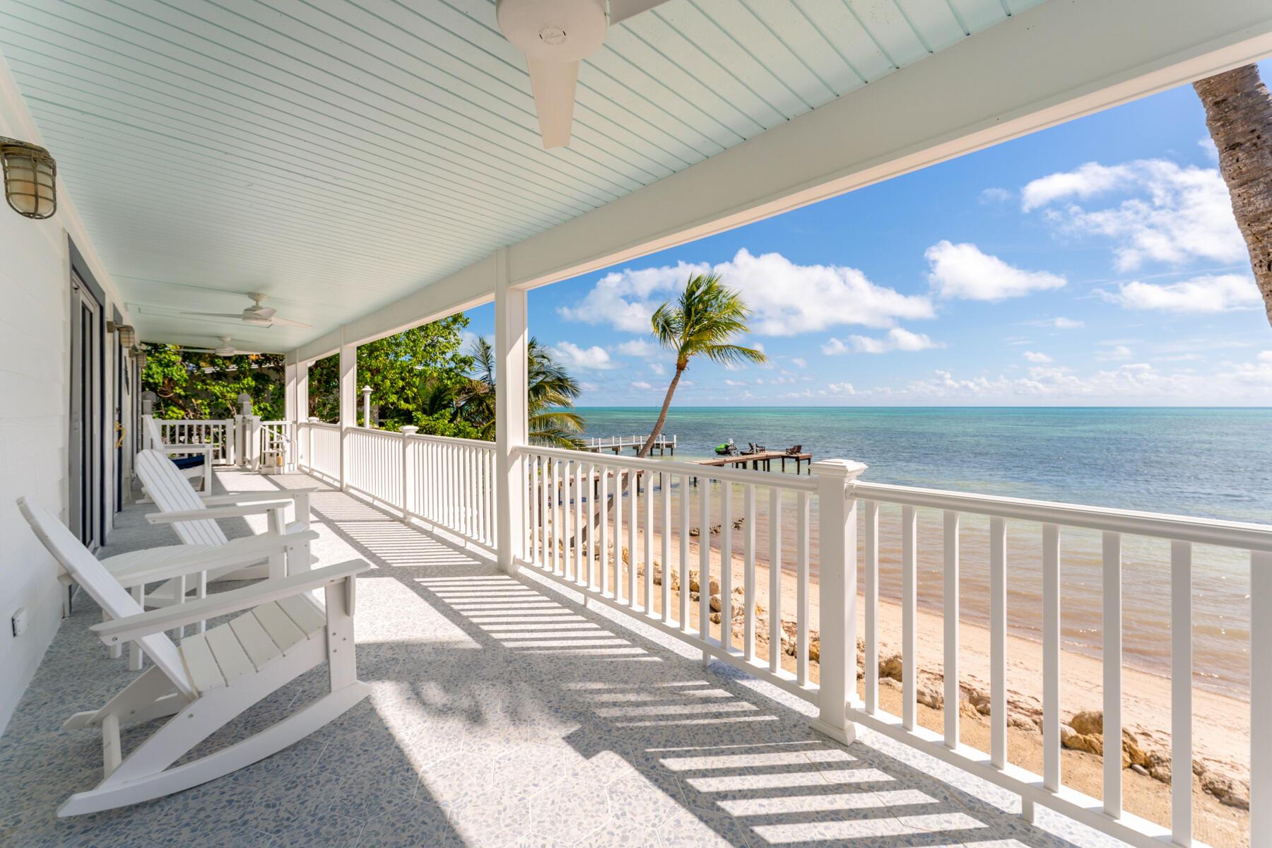 Image 3: Oceanfront porch
