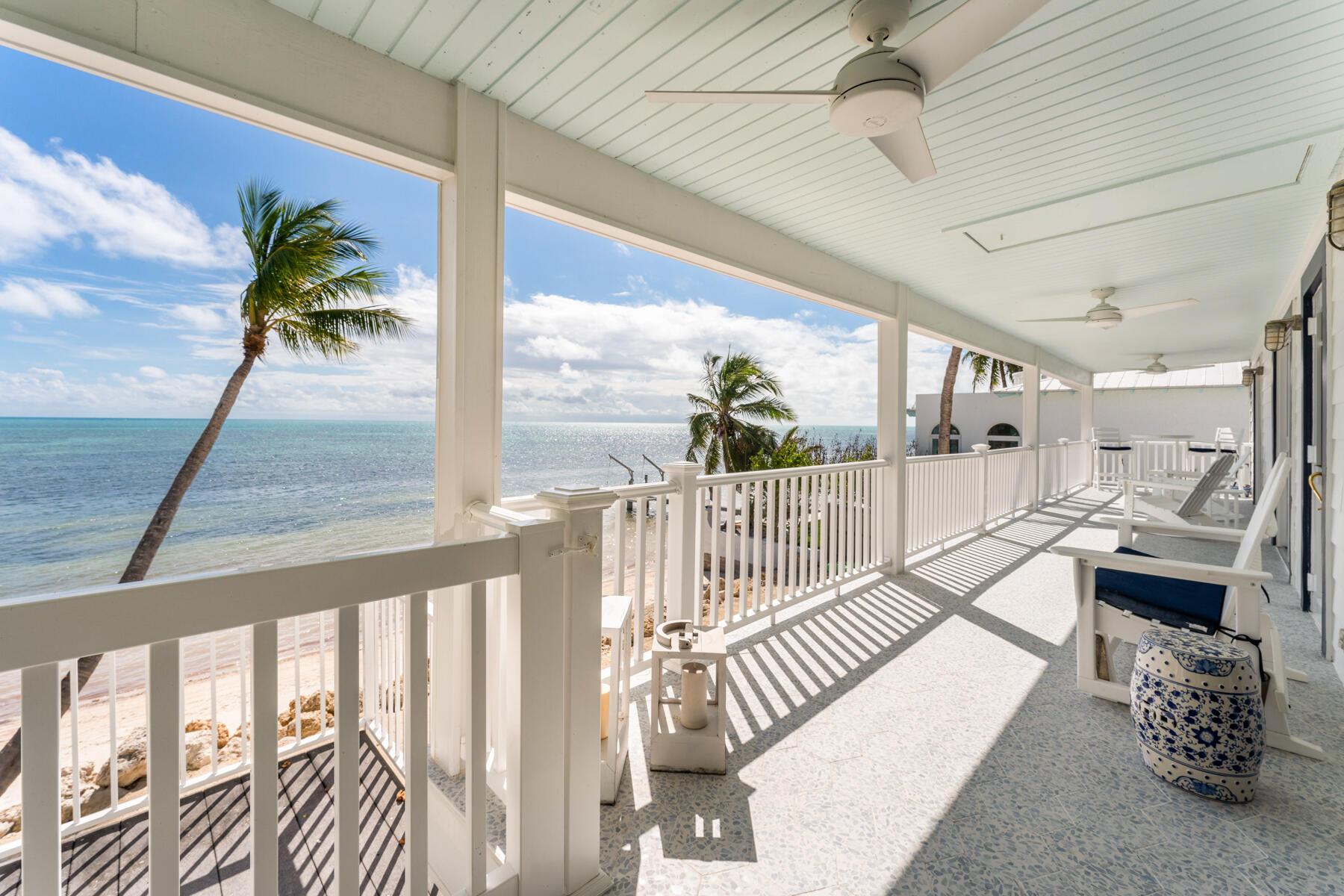 Image 4: Oceanfront porch