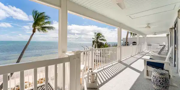 Image 4: Oceanfront porch