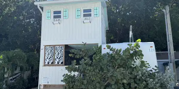 325 Calusa Street