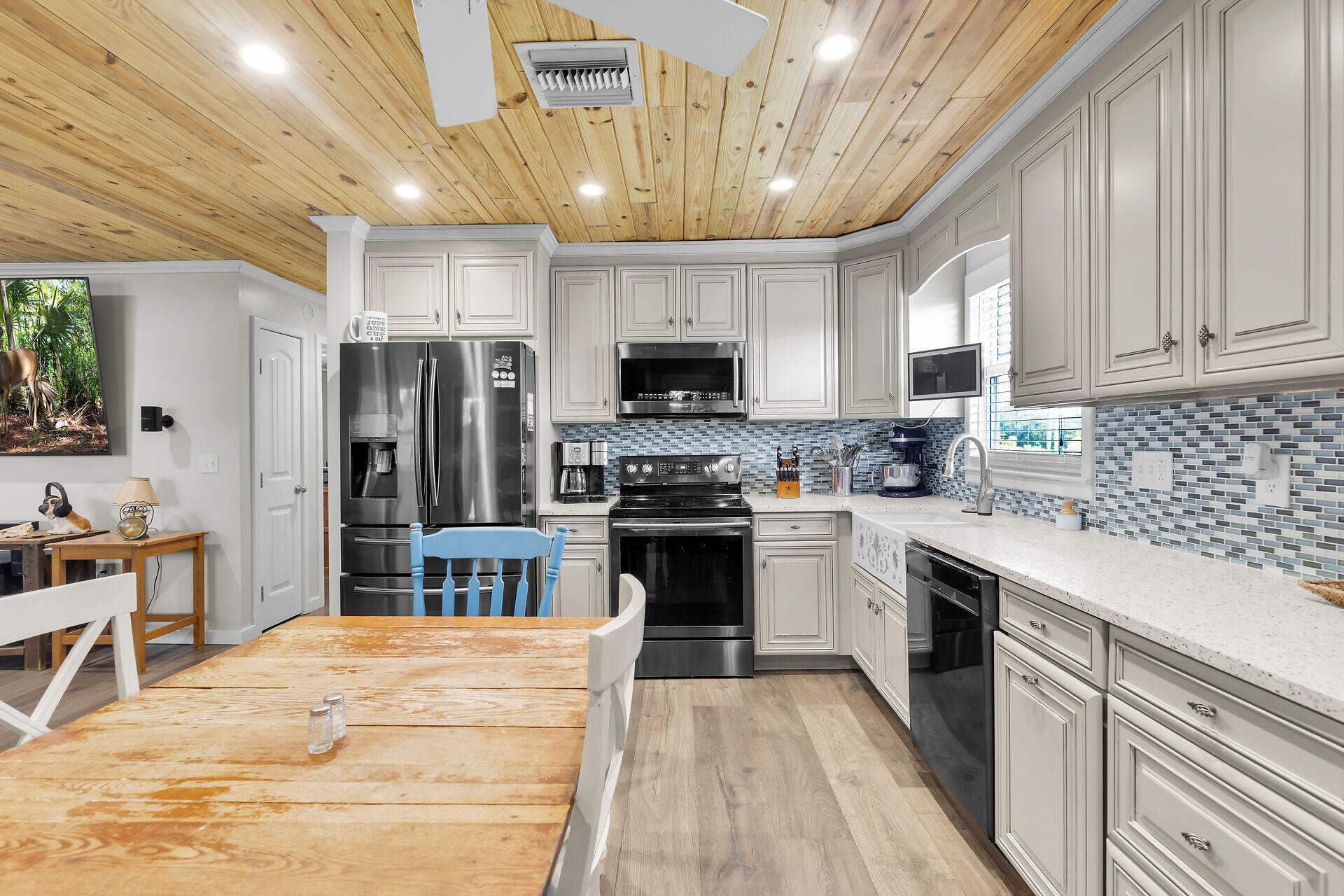 Image 3: 29678-Enterprise-Avenue-kitchen---Big-Pi
