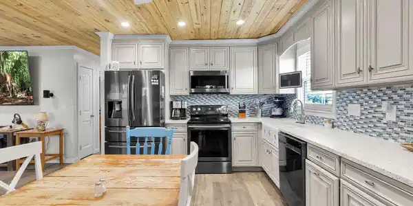 Image 3: 29678-Enterprise-Avenue-kitchen---Big-Pi