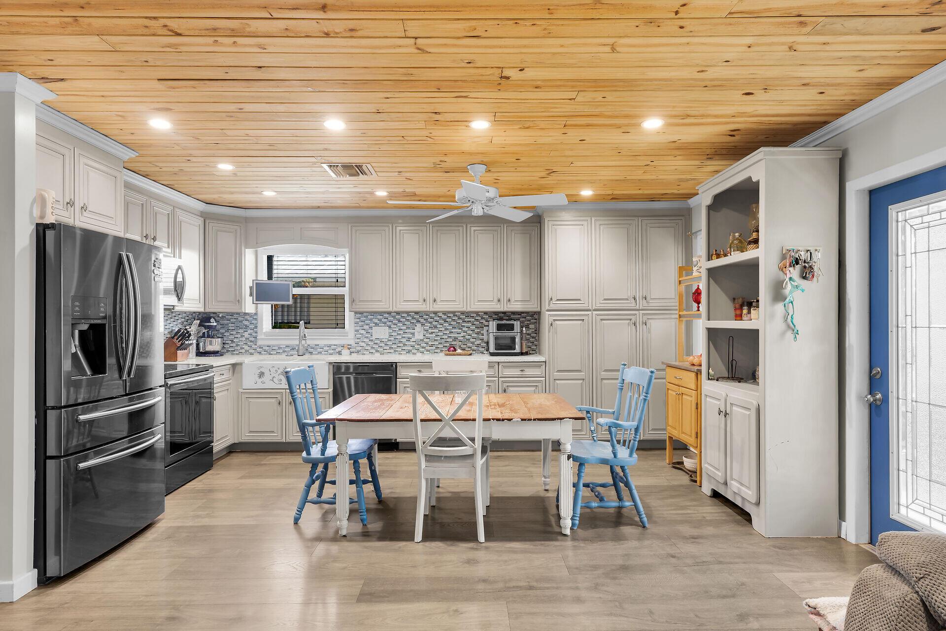 Image 4: 29678-Enterprise-Avenue-kitchen-Big-Pine