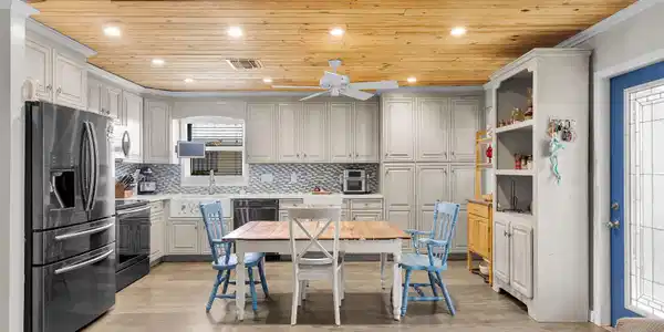 Image 4: 29678-Enterprise-Avenue-kitchen-Big-Pine