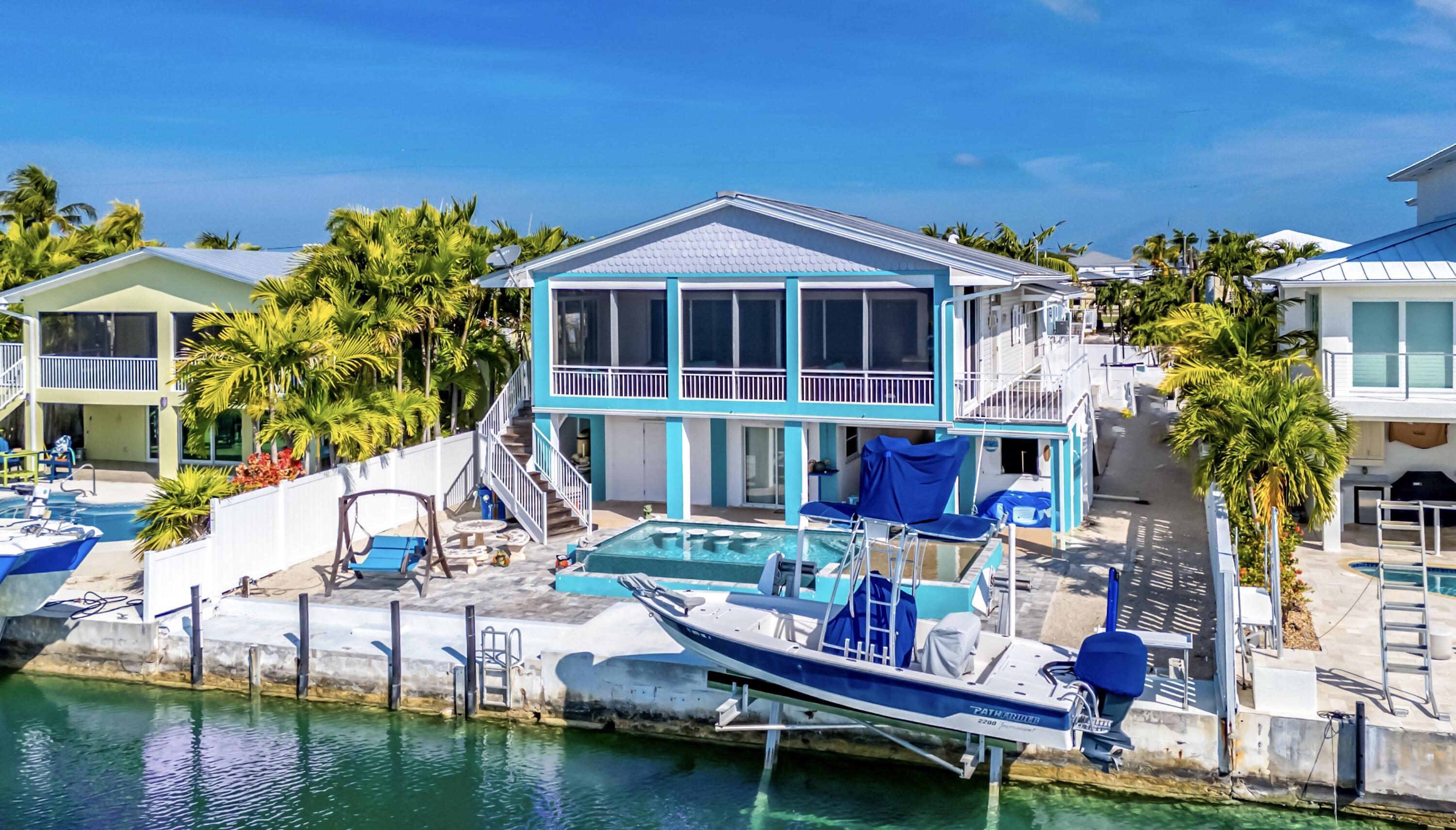 Image 2: Ocean front home with pool (2)