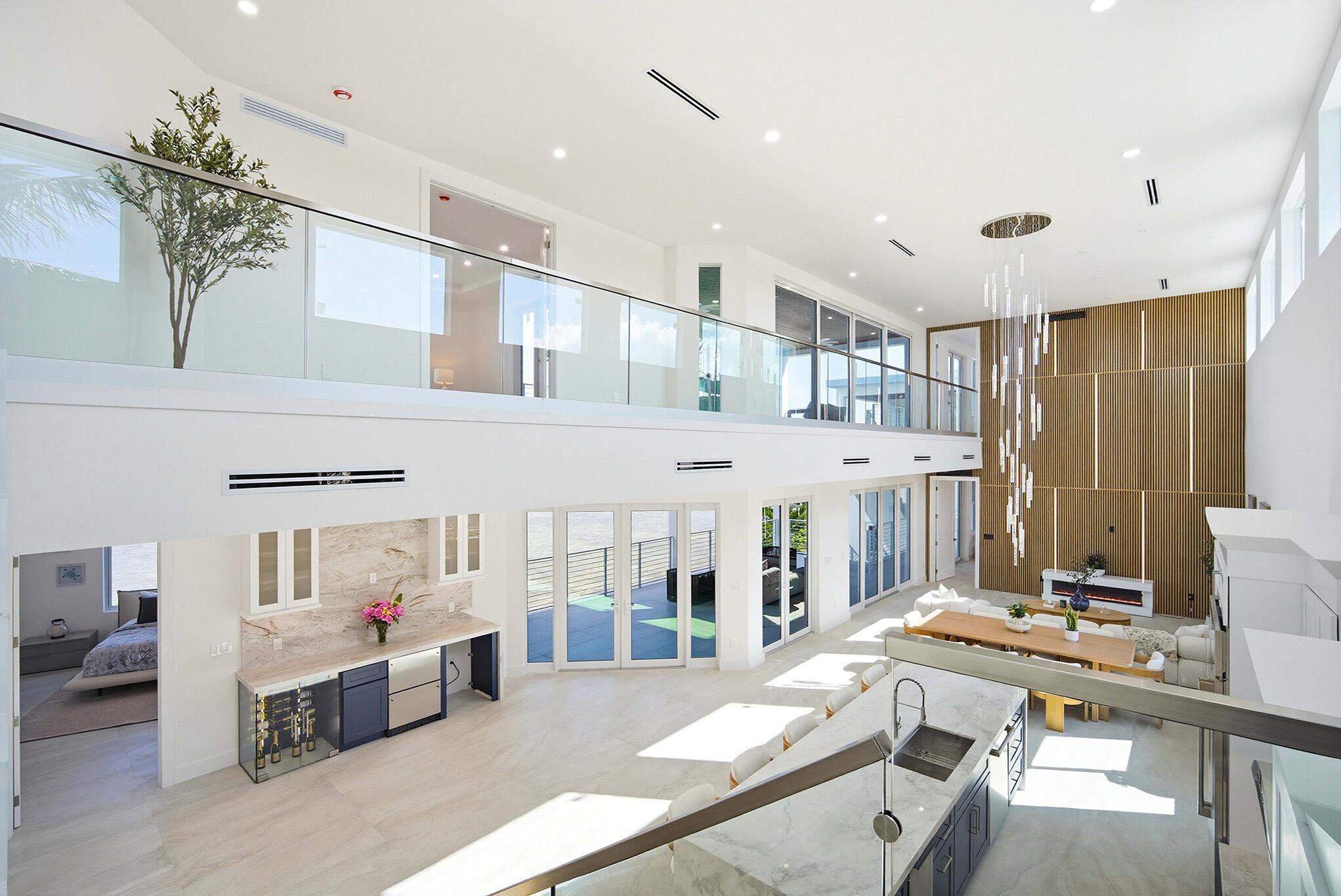 Image 3: Double volume