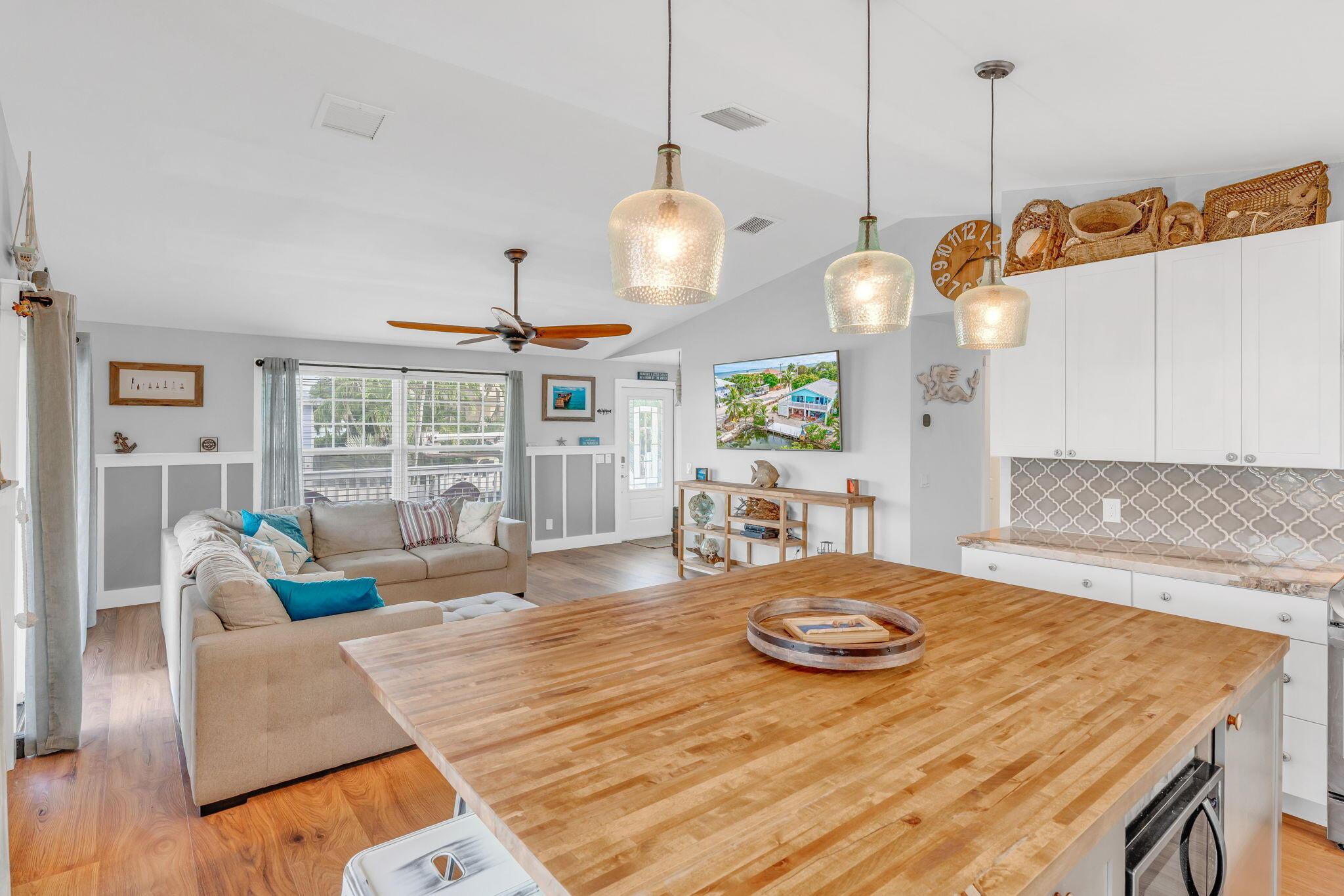 Image 3: Open Floor Plan