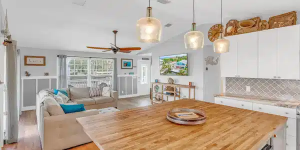 Image 3: Open Floor Plan