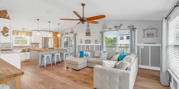 Image 4: Open Floor Plan