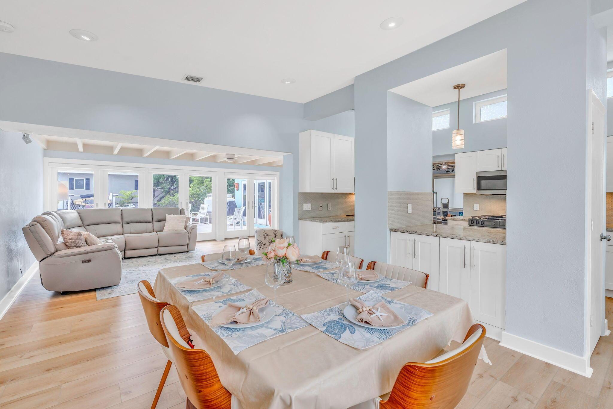 Image 3: Open Floor Plan