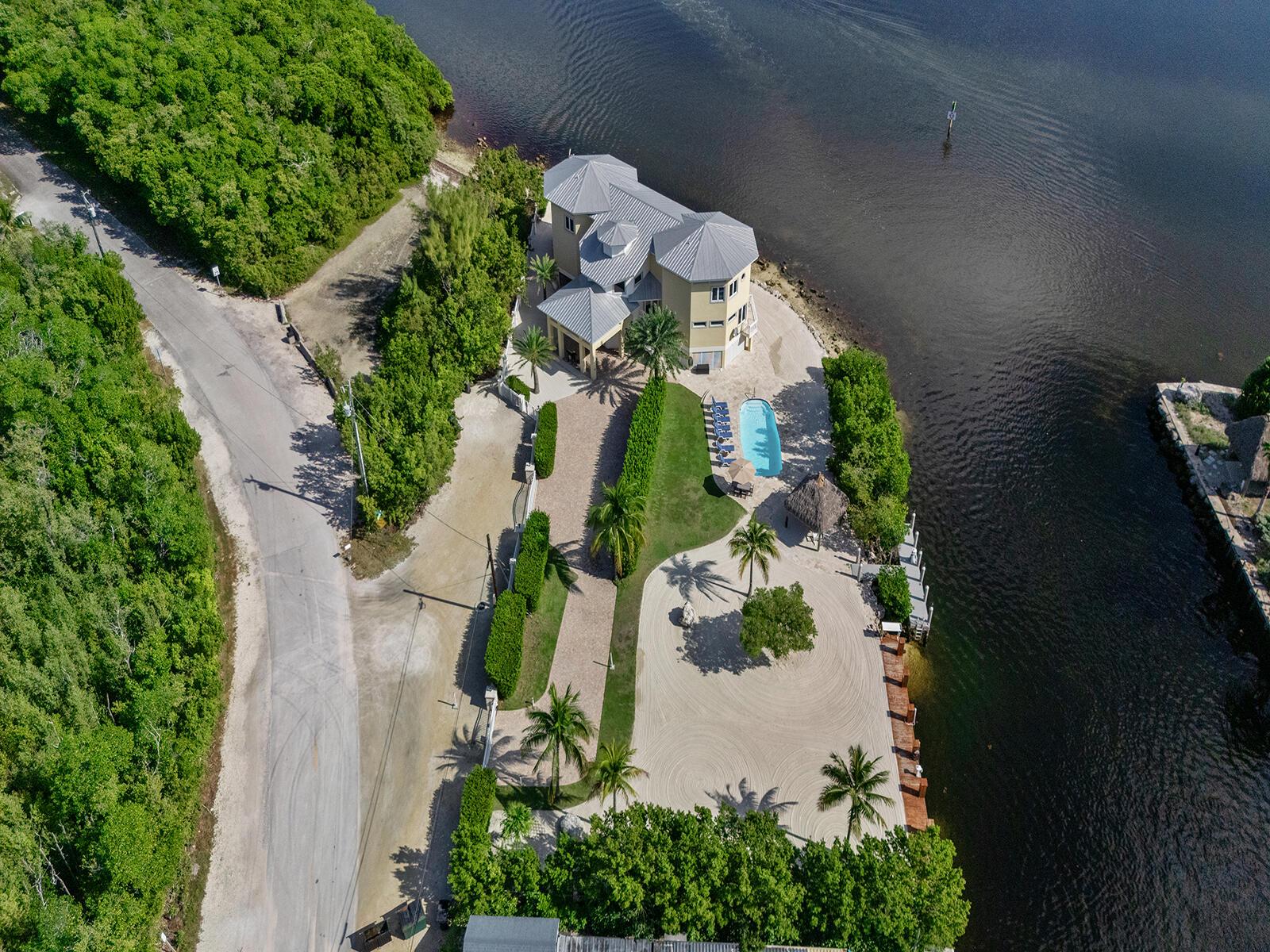 Image 2: 57 Garden Cove