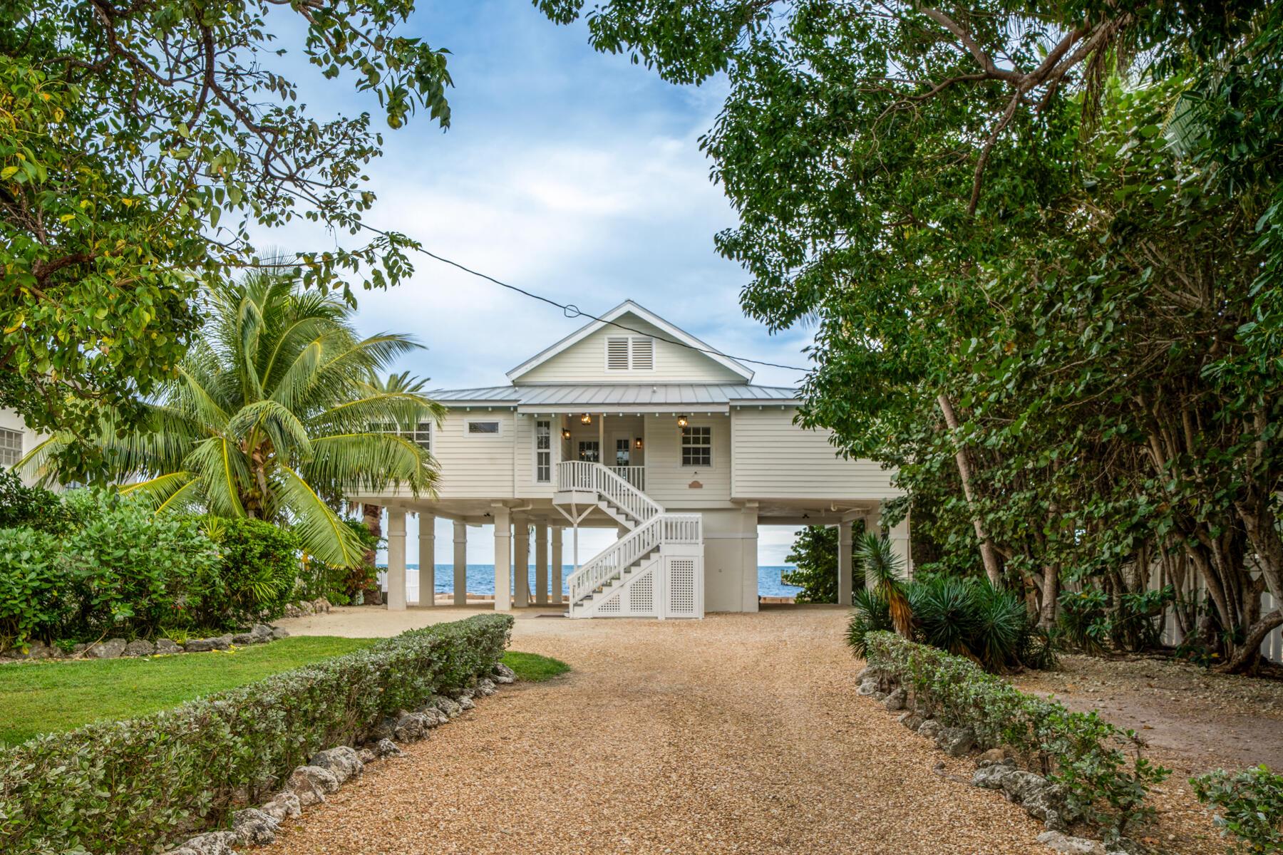 Image 1: 236 Tarpon St