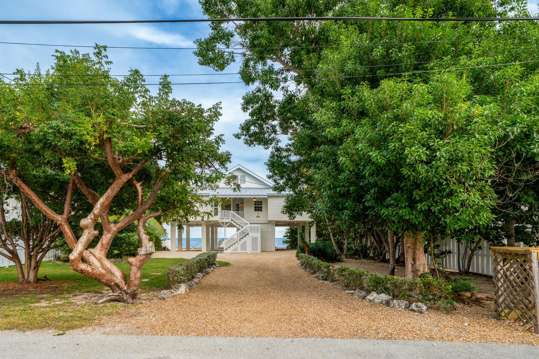 Image 2: 236 Tarpon St