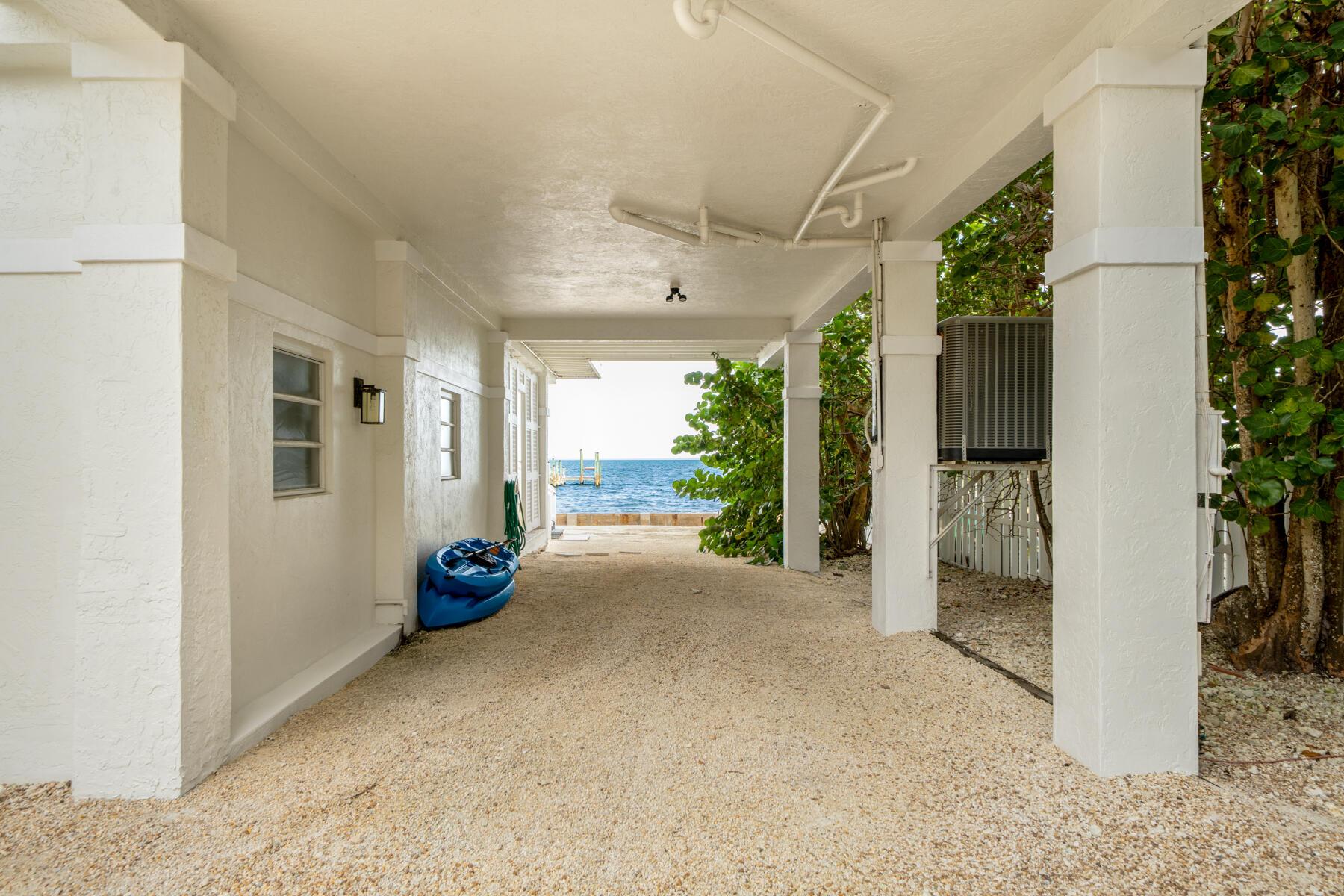 Image 4: 236 Tarpon St