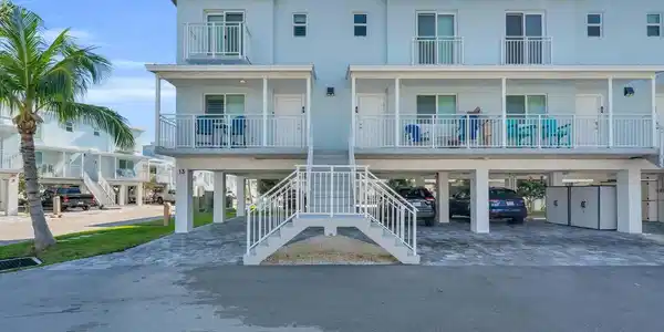 10877 Overseas Highway