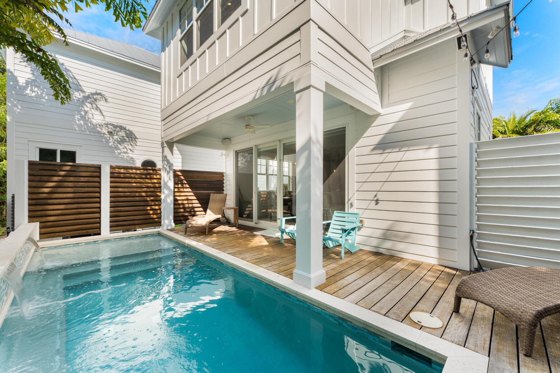 Image 3: Private pool