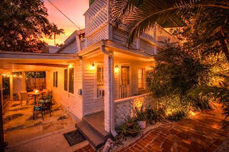 1209 Pearl Street