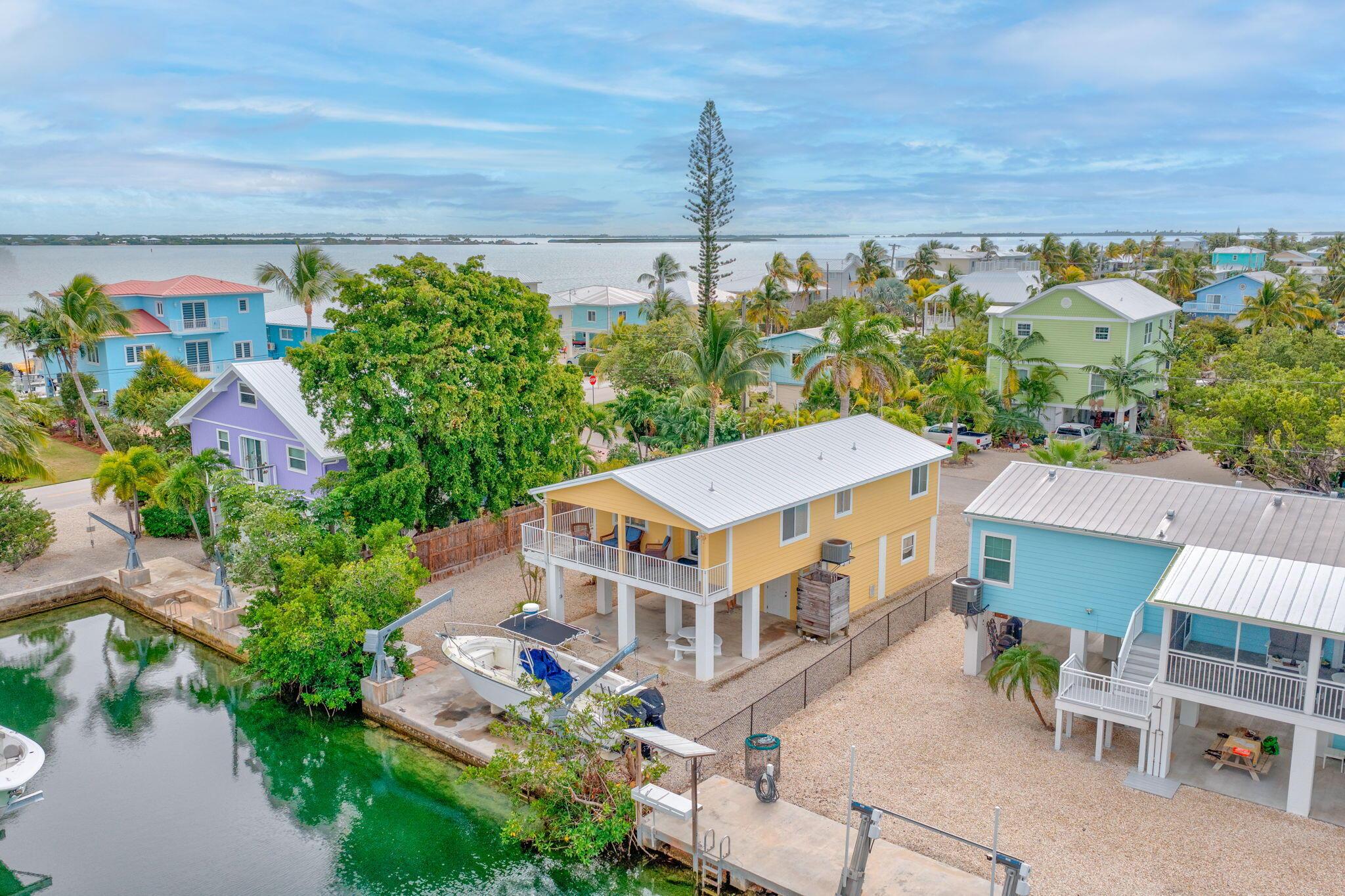 Image 2: 3 Bedroom 2 Bath Canal Front
