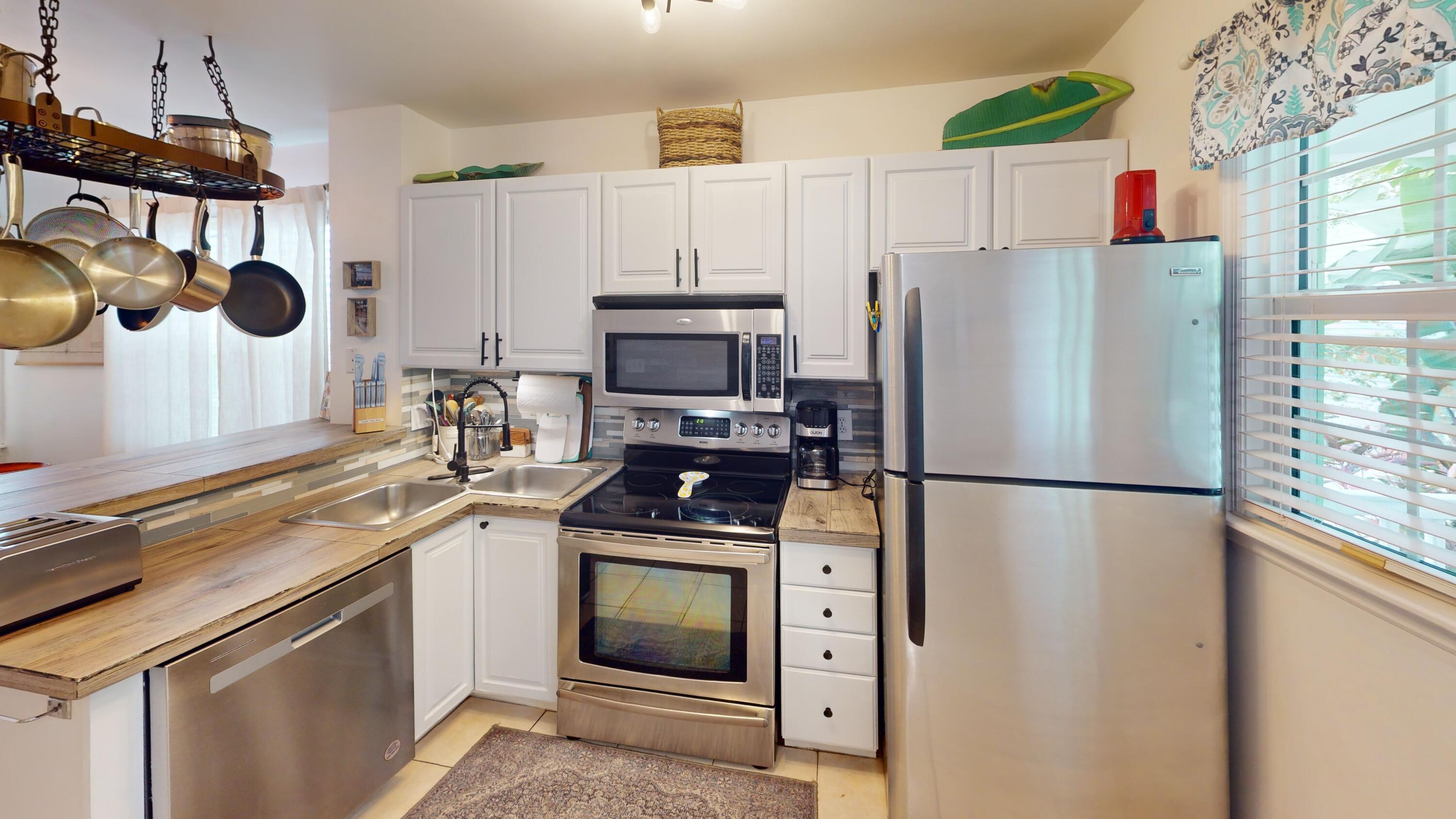 Image 4: Kitchen