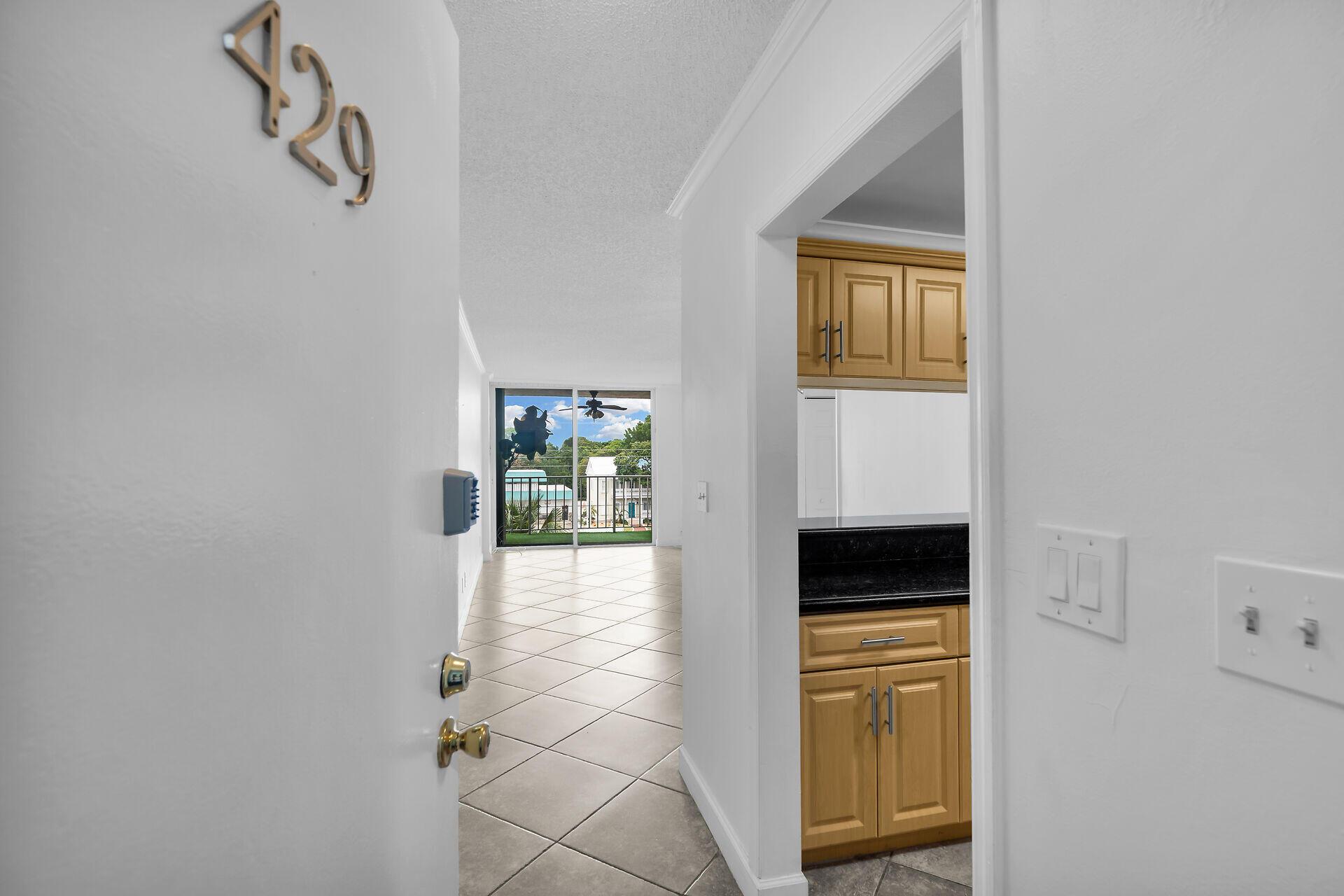 Image 2: virtual-tour-358169-02