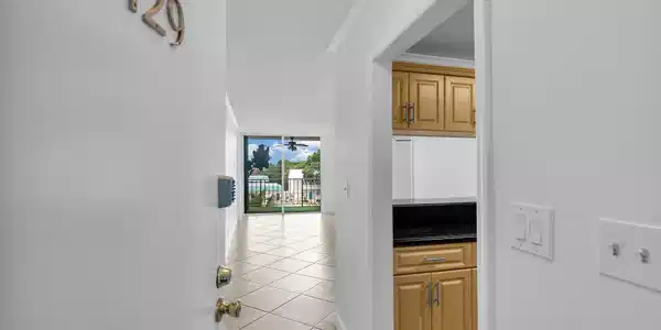 Image 2: virtual-tour-358169-02