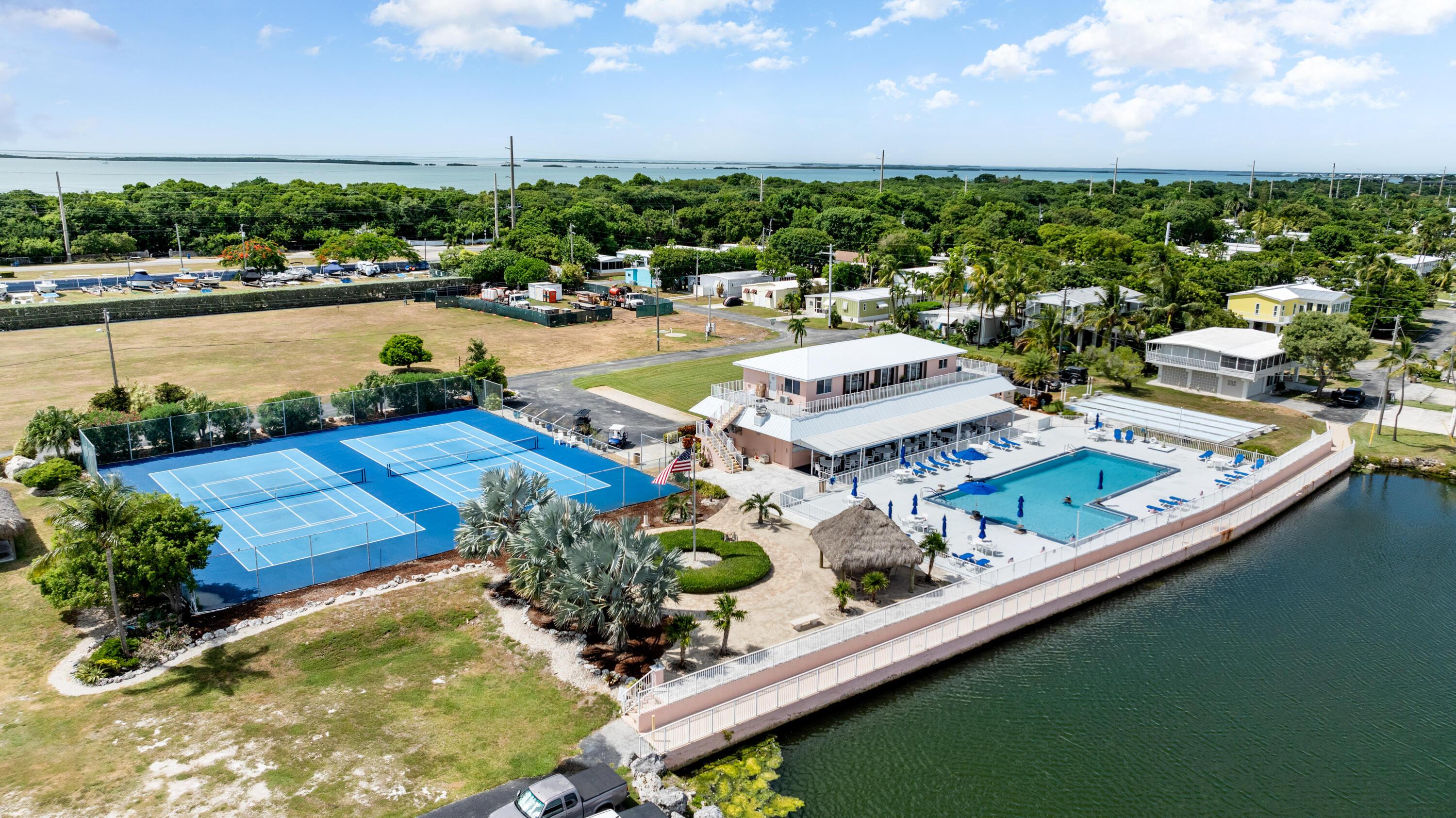 Image 2: Amenities in Silver Shores