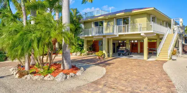 1163 De Lussan Lane
