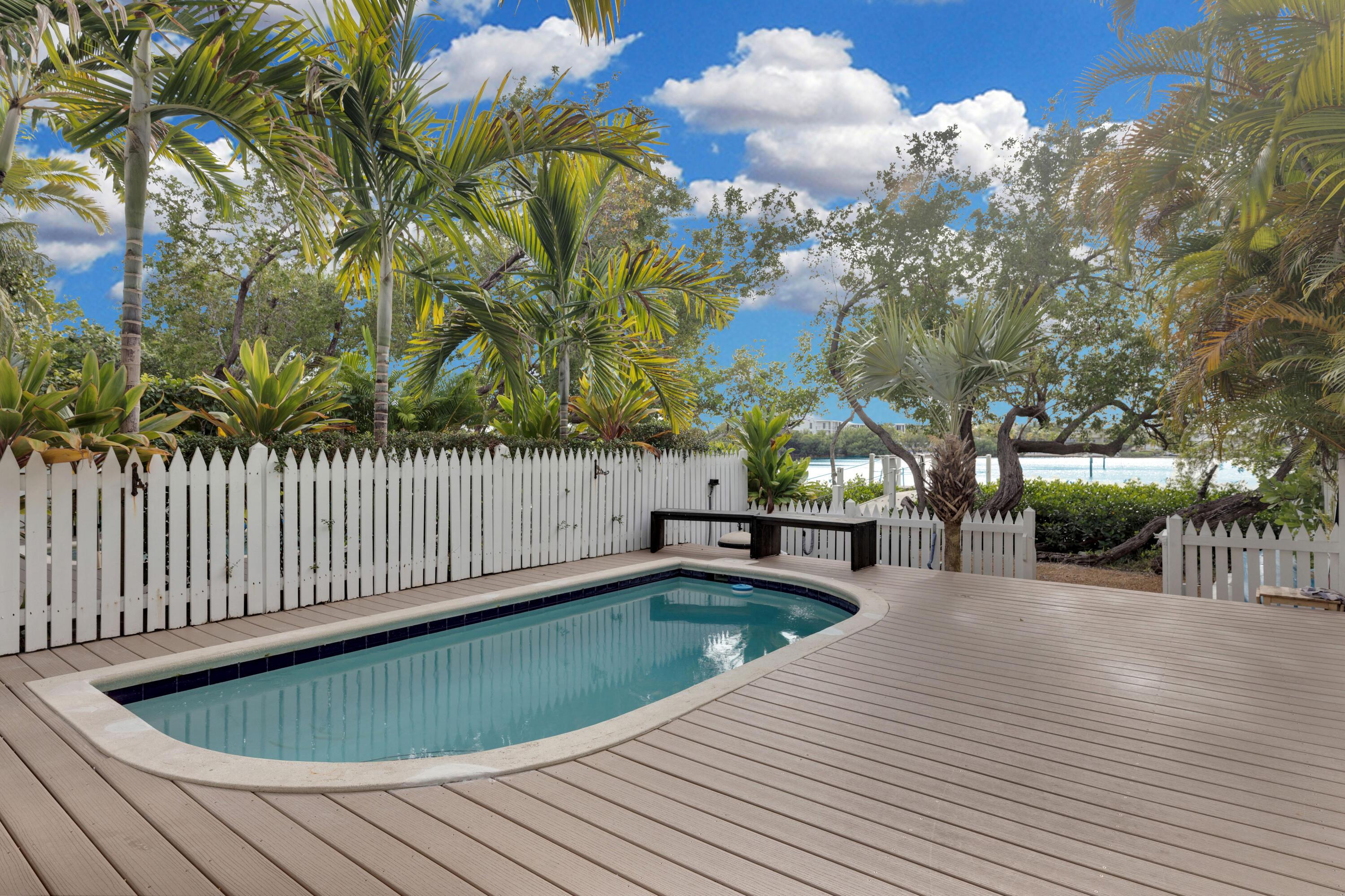 Image 4: Pool