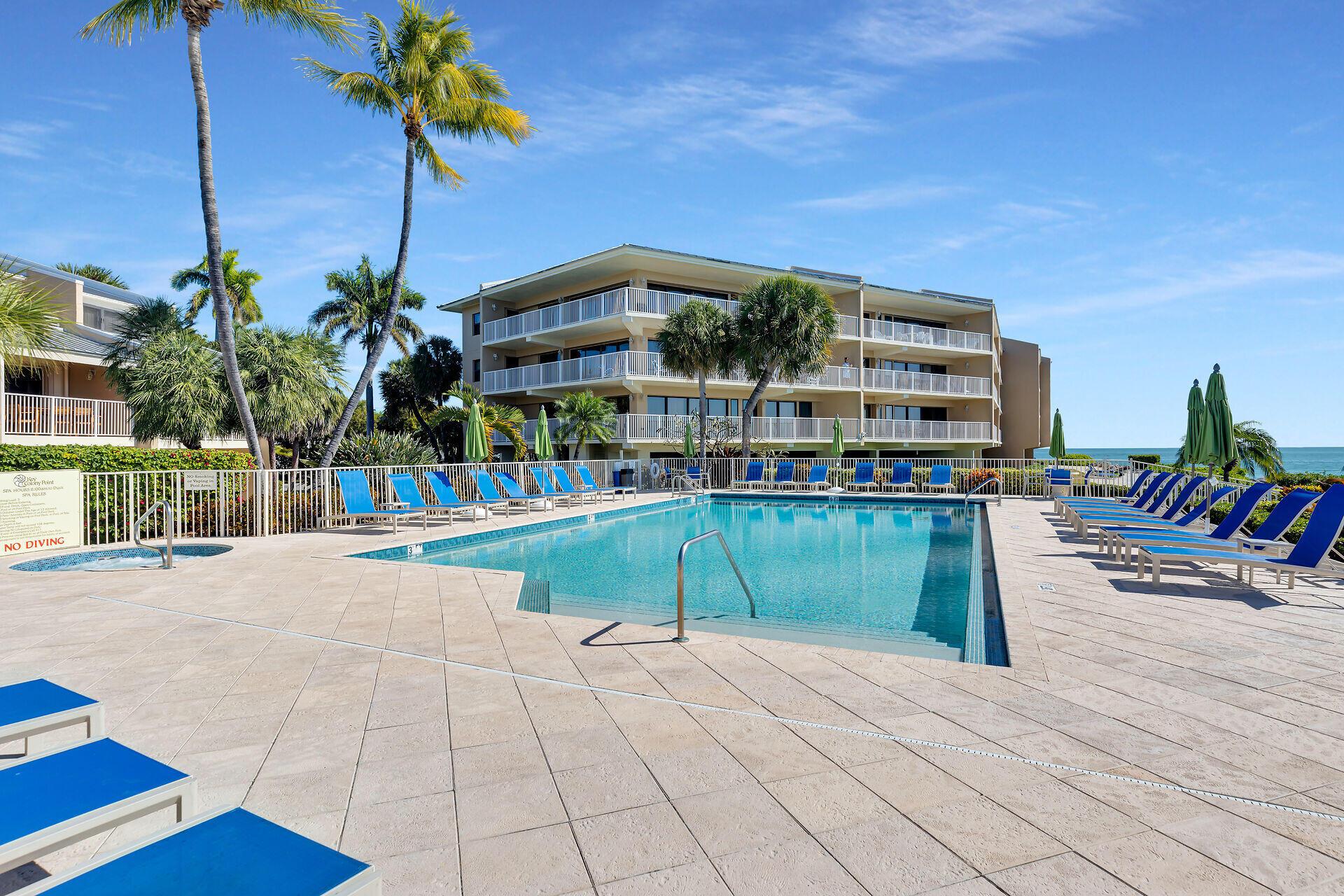 Image 4: Pool area on the Beach