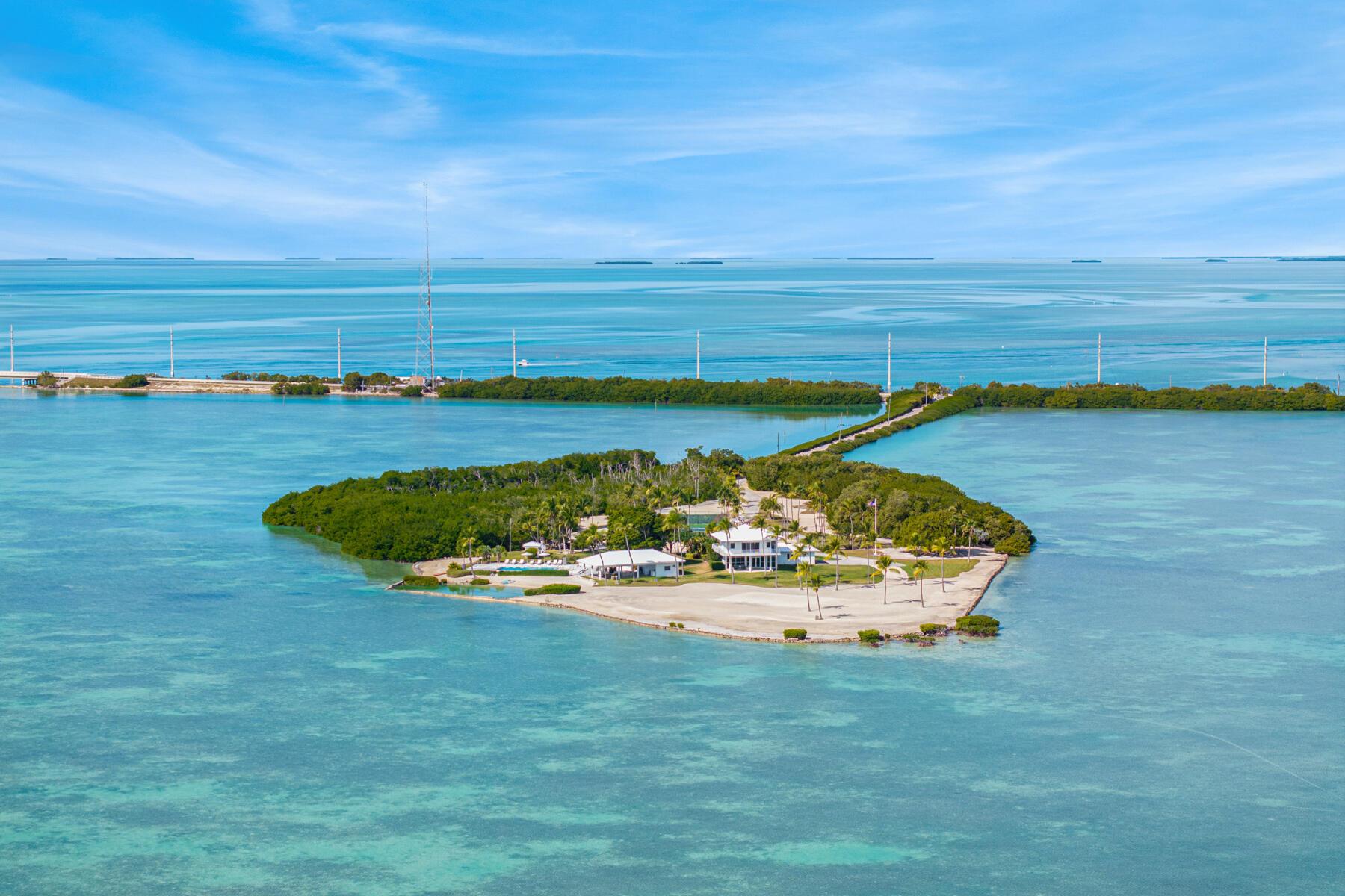 Image 3: Tea Table Key