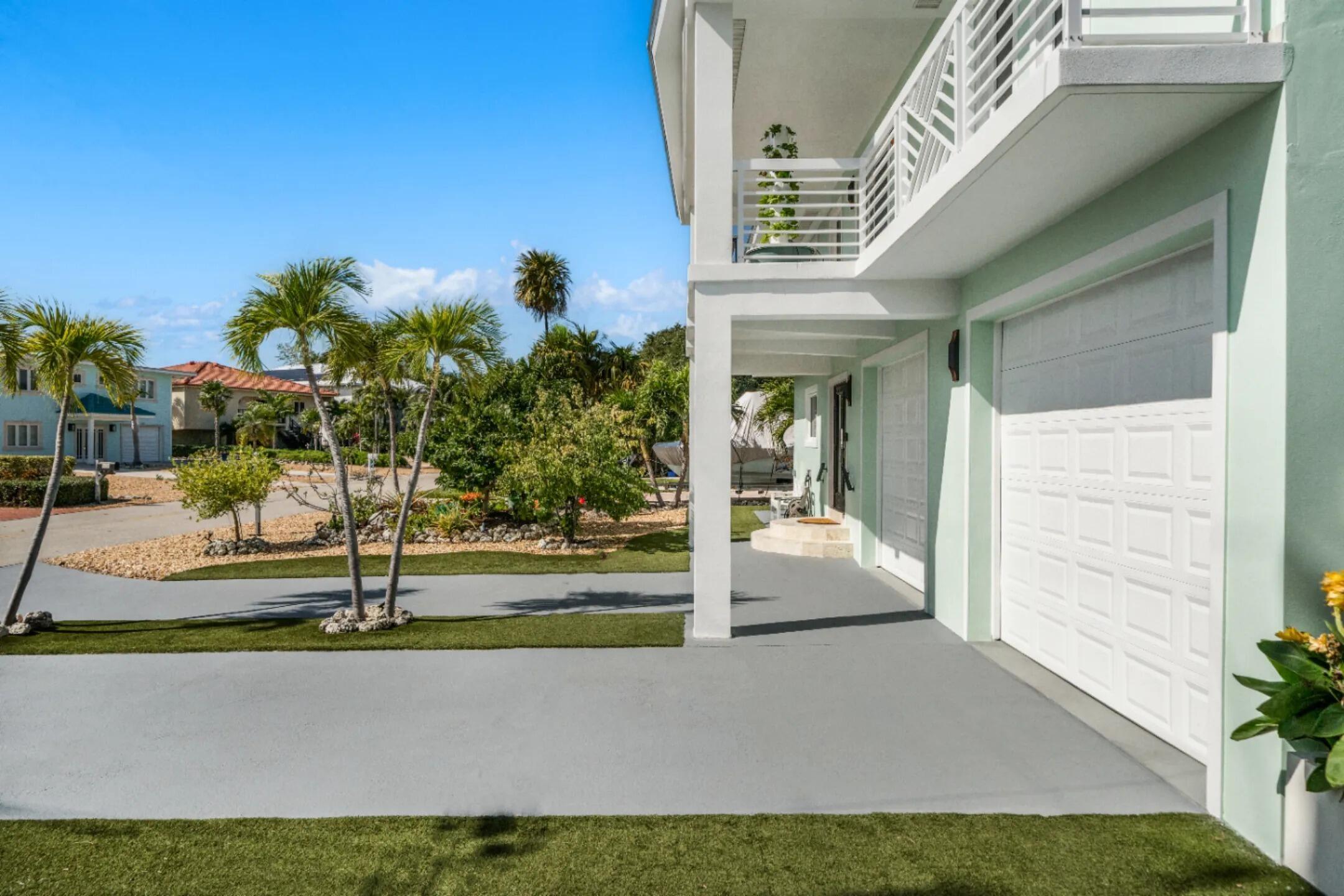 Image 3: 247 W Seaview Cir_1oakstudios_04
