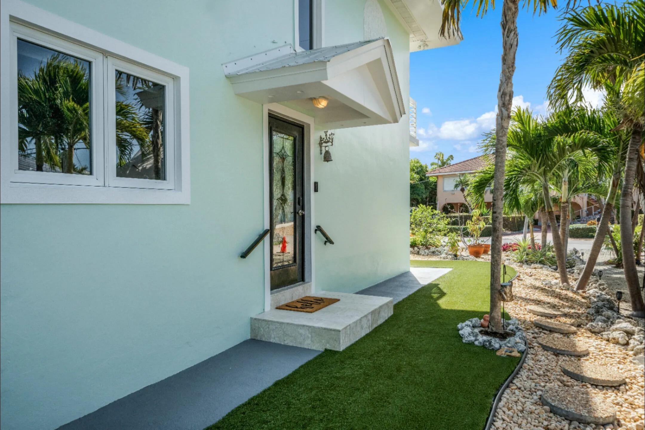Image 4: 247 W Seaview Cir_1oakstudios_05