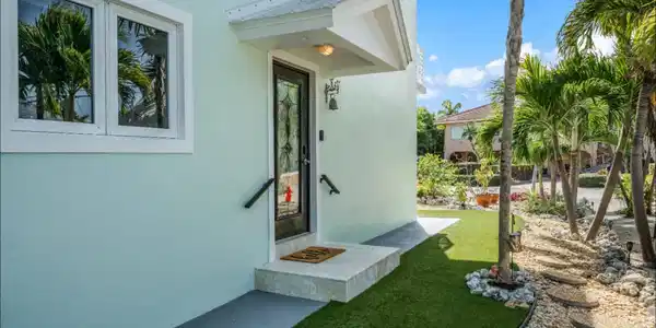 Image 4: 247 W Seaview Cir_1oakstudios_05
