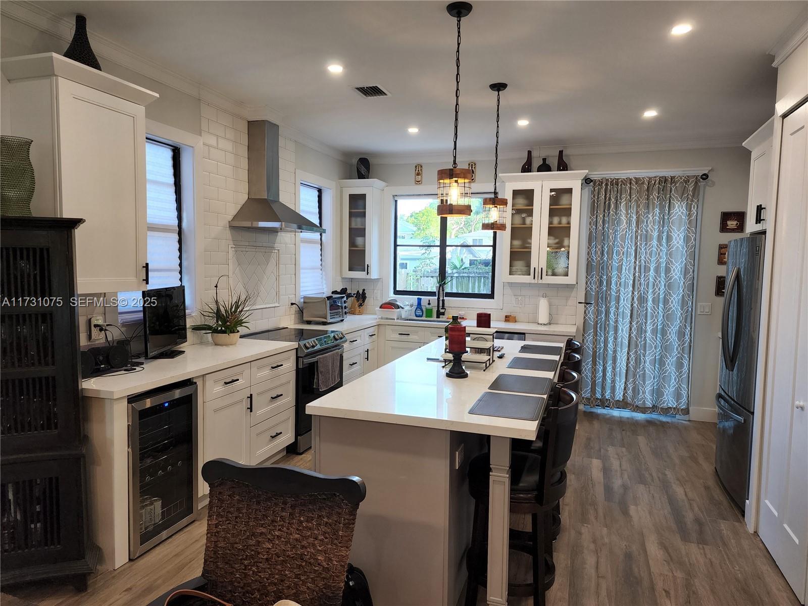 Image 3: Kitchen