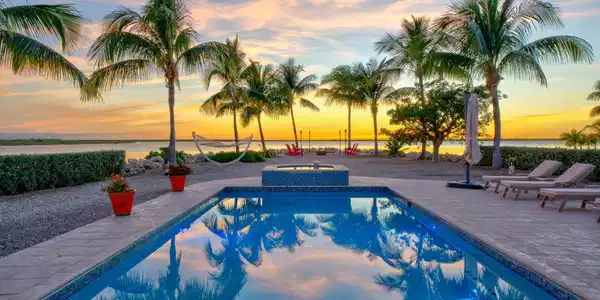 Image 3: Oceanside Pool