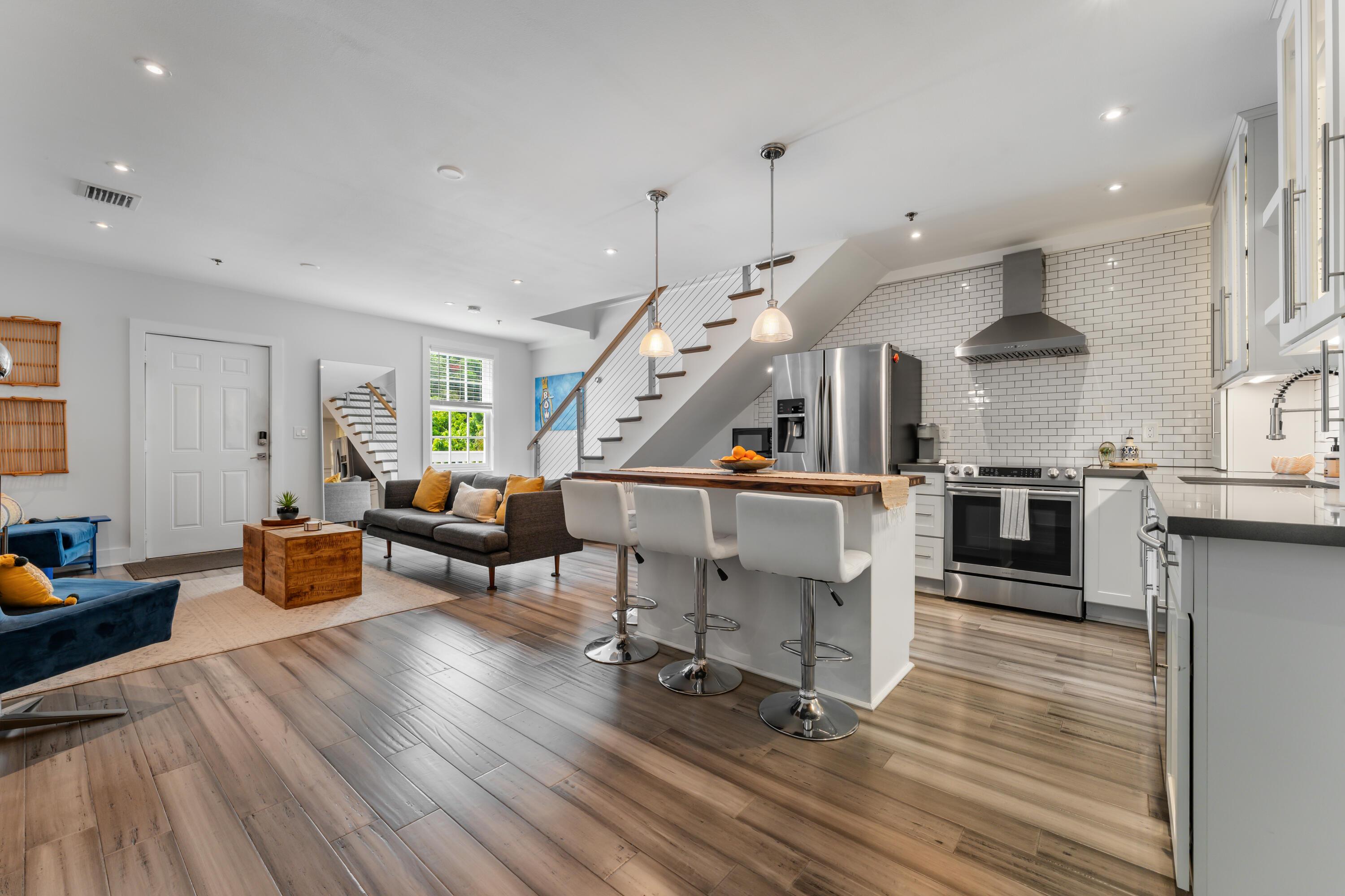 Image 1: 1012 TRUMAN AVE #202 HD-2