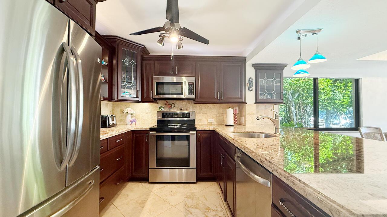 Image 2: Kitchen