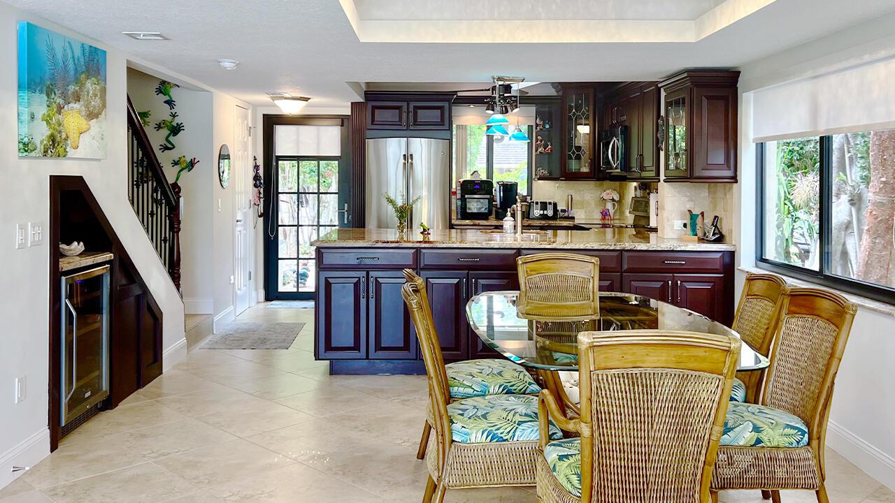 Image 3: Dining Area