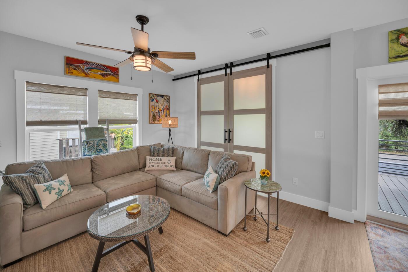Image 3: Living Room