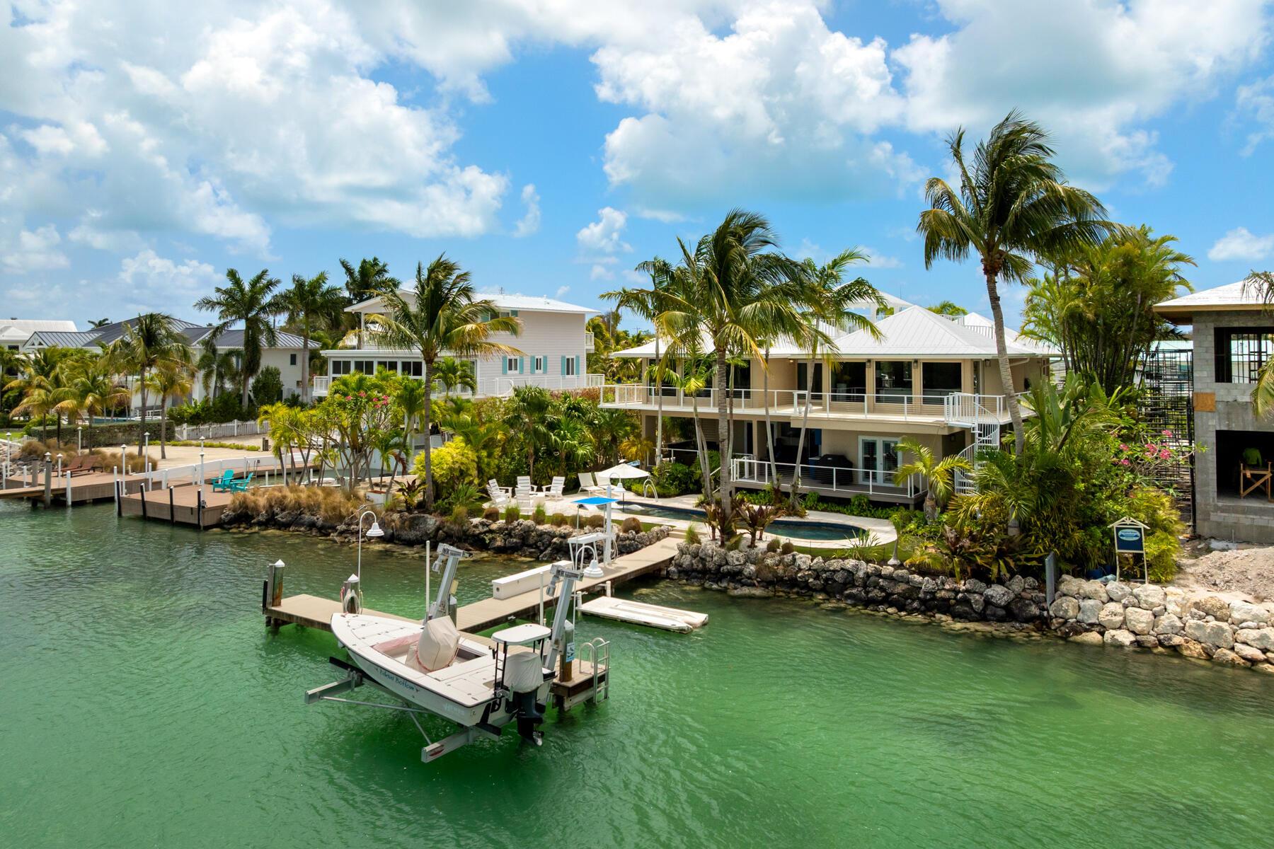 Image 2: Central Tavernier Location