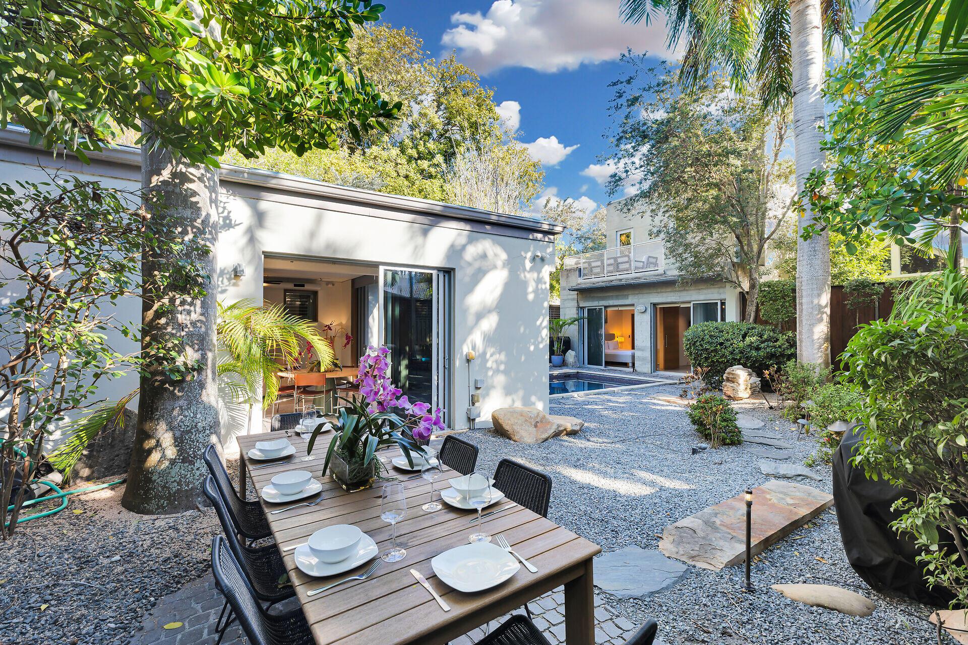 Image 1: 720D Simonton1