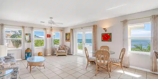 Image 4: Open Floor Plan