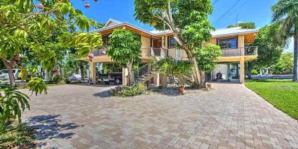 22865 Redfish Lane