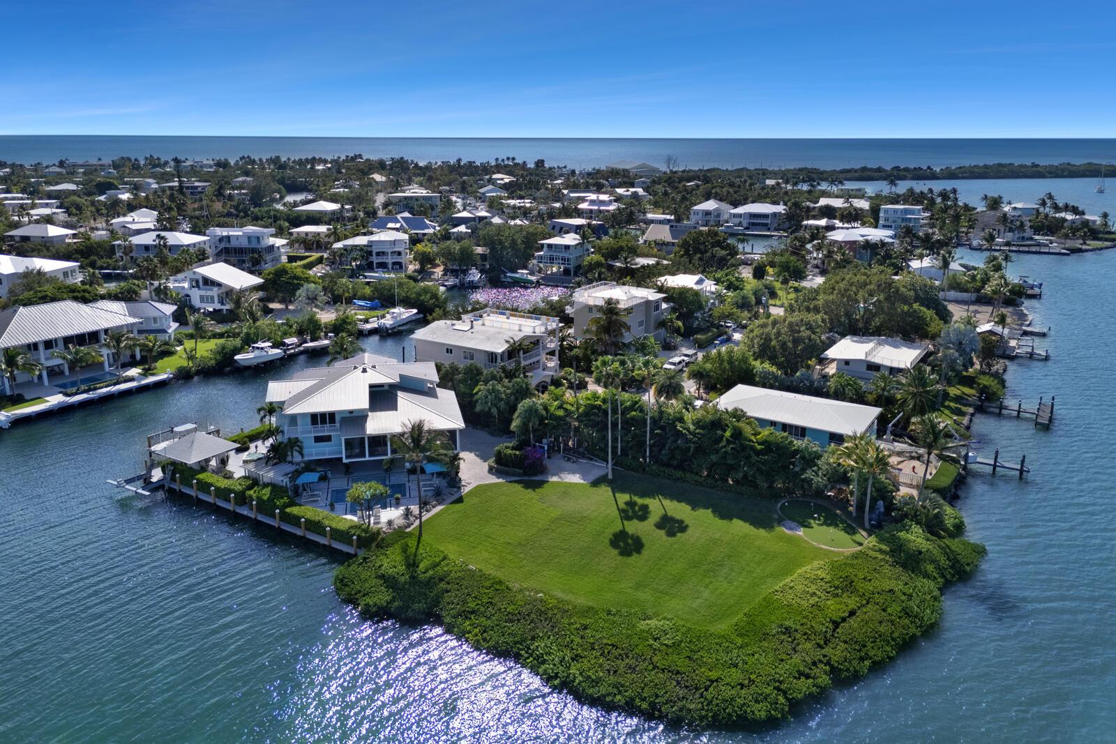 Image 2: Two lots in ideal location